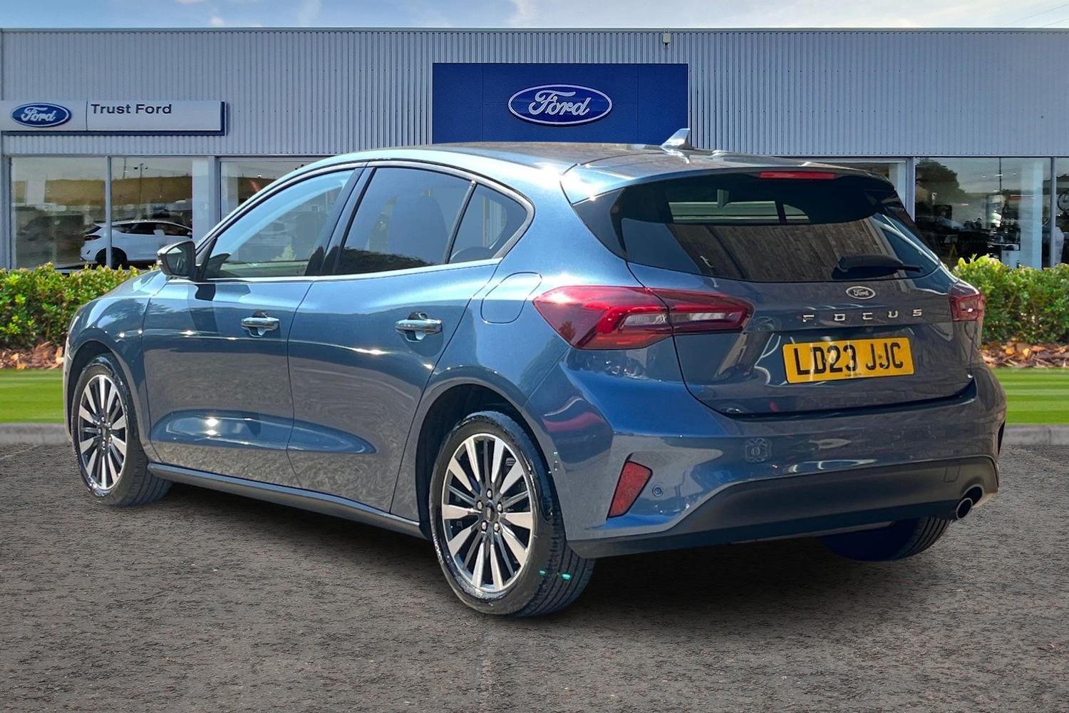 Ford FOCUS Photo 1