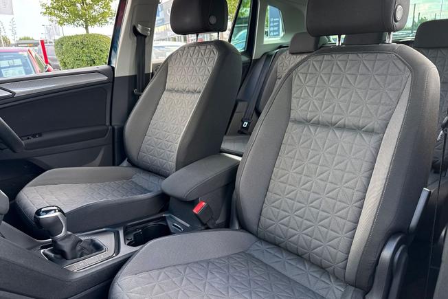 VOLKSWAGEN Tiguan Photo 21