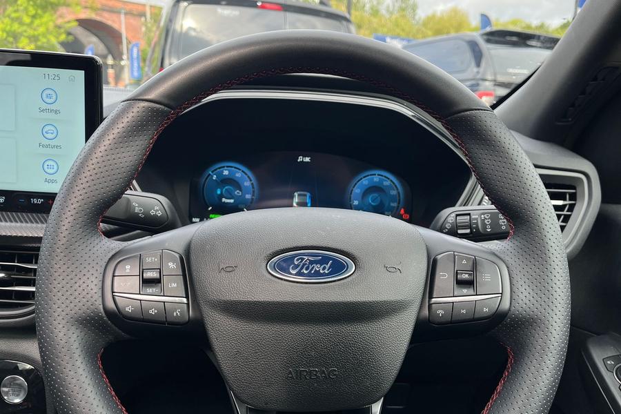 Ford Kuga Photo autoimg-693f0095f0e5ff2c32e13c97020460883f0291e8.jpg