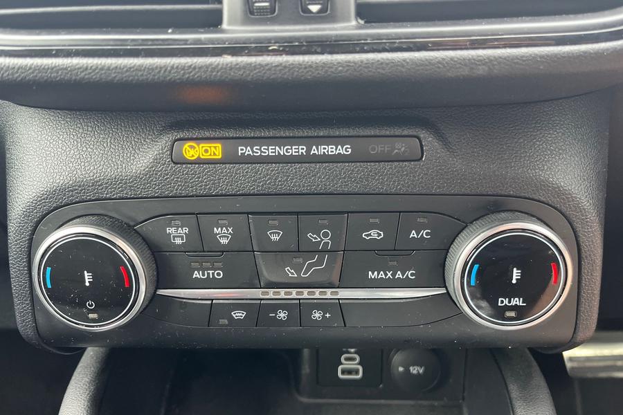 Ford KUGA Photo autoimg-693f5462eb6f6c1dbad879dbb5b1a8d9f9602261.jpg