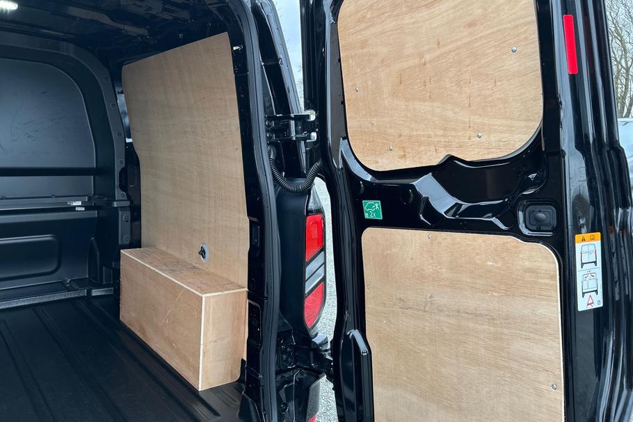 Used FORD TRANSIT CUSTOM MT75FFE 29