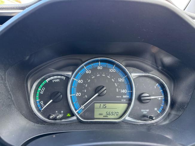 TOYOTA Yaris Photo 15