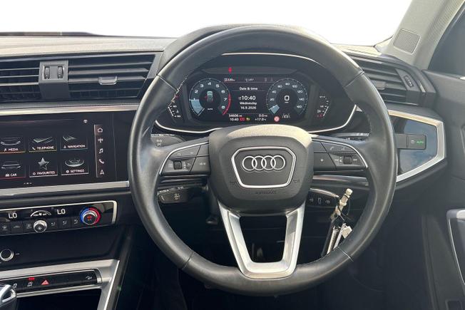 AUDI Q3 Photo 11