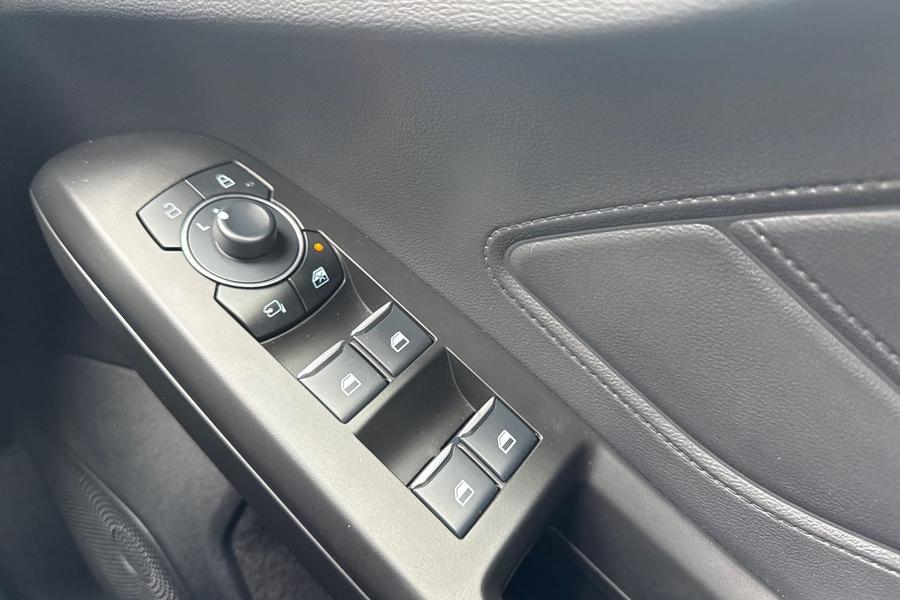 Ford FOCUS Photo autoimg-694bb28006f6fb41202a004cfe986aa44dabc022.jpg