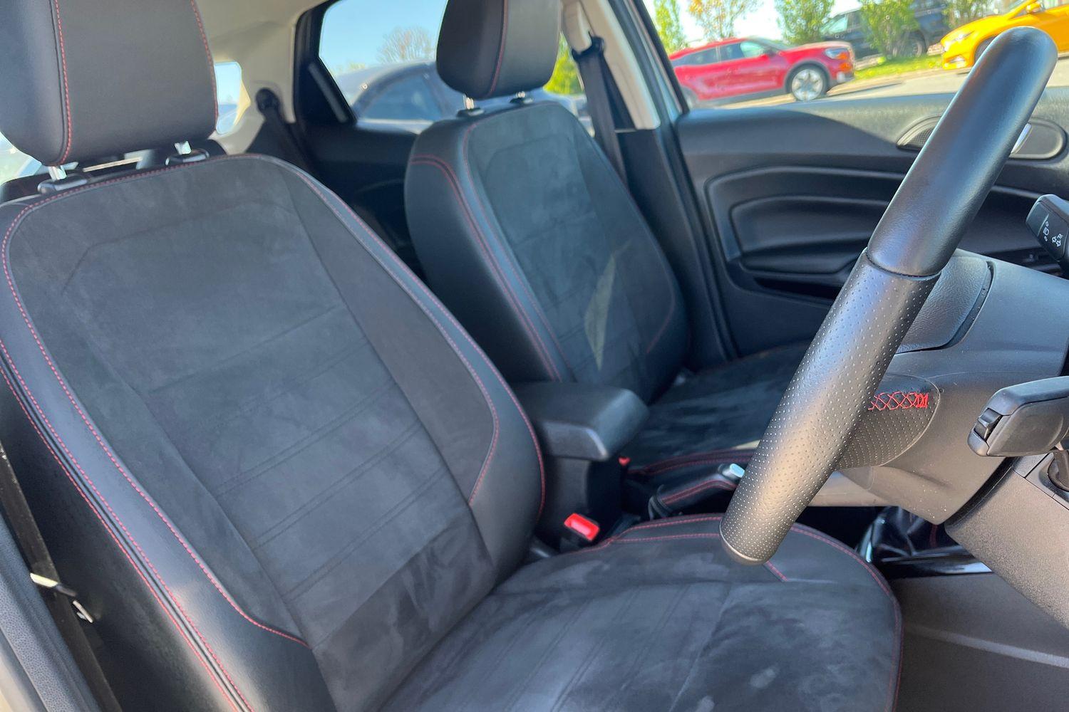 Ford ECOSPORT Photo 16