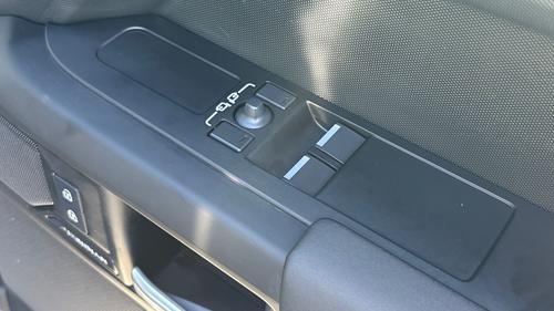 Land Rover Defender Photo autoimg-6953c494894455fe572ffb2ab76ce9decac35518.jpg