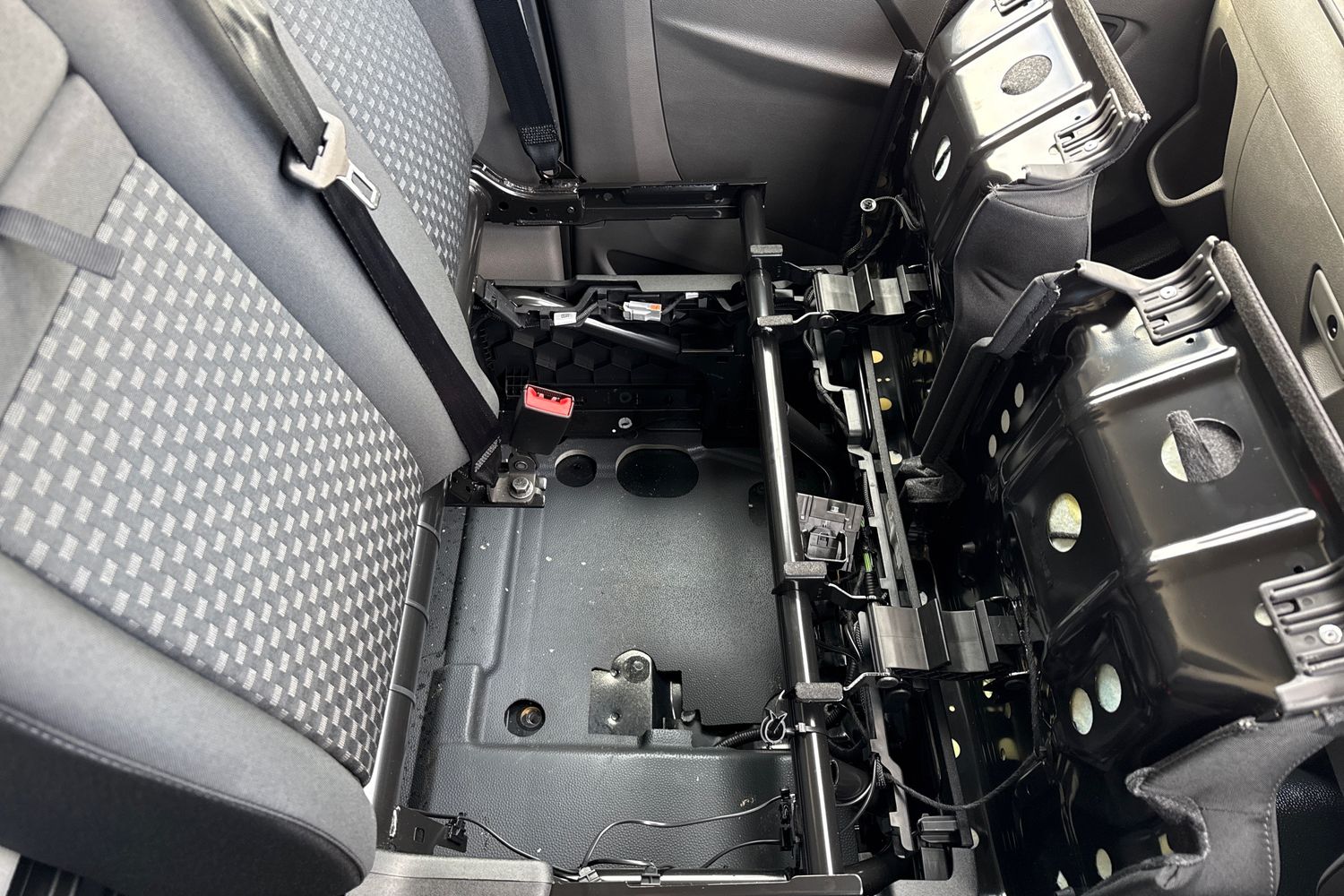 Ford E-TRANSIT Photo 34