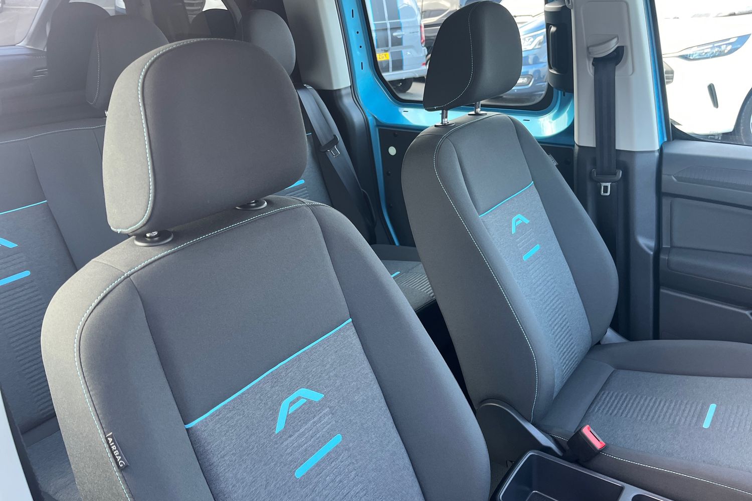 Ford TRANSIT CONNECT Photo 30
