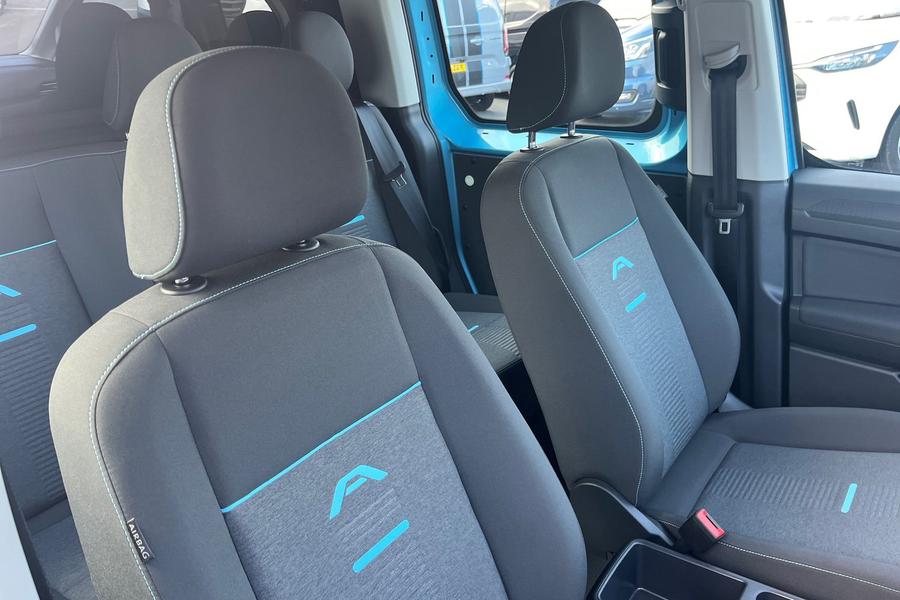 Ford TRANSIT CONNECT Photo autoimg-6958a59a64e16885e4e19650de95e9b59347446b.jpg