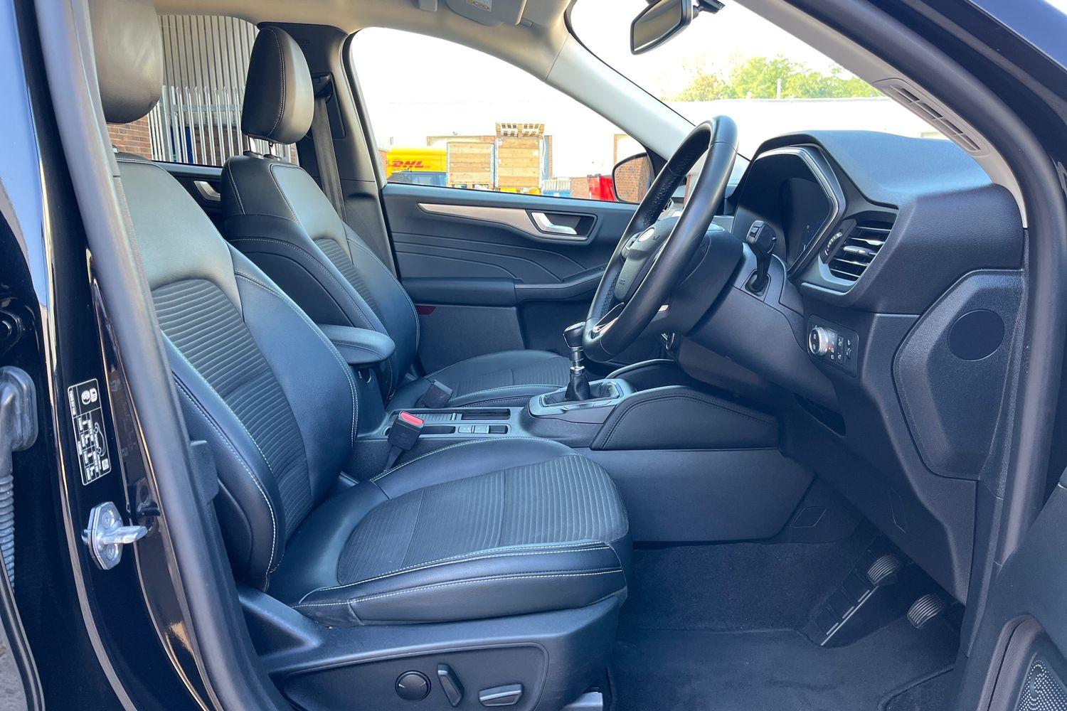 Ford KUGA Photo 29