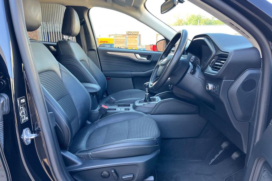 Ford KUGA Photo autoimg-695a9f09433fad118ea2f1c814489a236c70a746.jpg