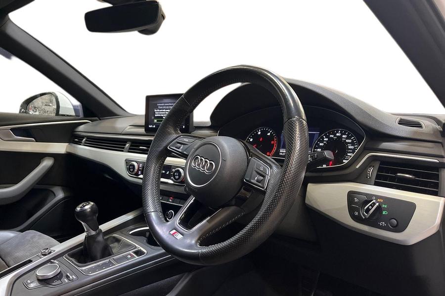 Audi A4 Photo autoimg-6965e90af5fae5ec368294f33defe3d62307db3a.jpg