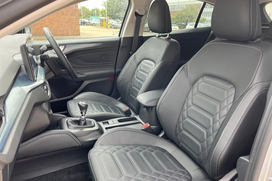 Ford Focus Photo autoimg-696ab2993ef613ae12ed366b5e772e5f3b76170f.jpg