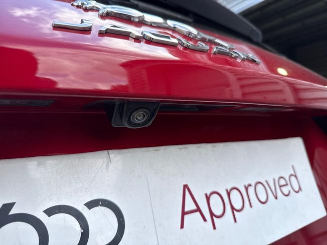 Jaguar E-PACE Photo 24