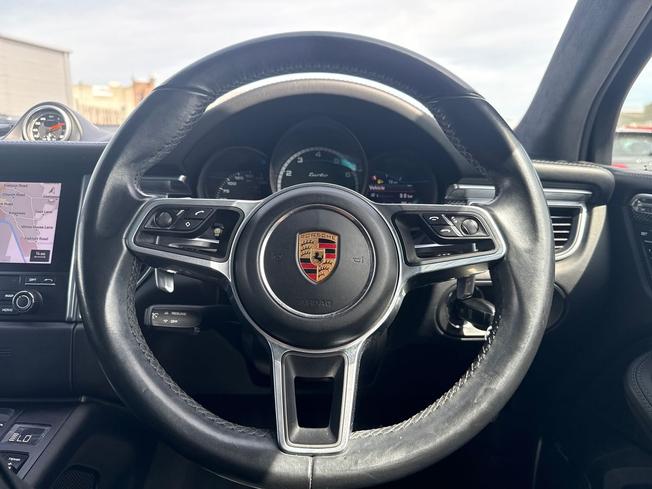 PORSCHE Macan Photo 56