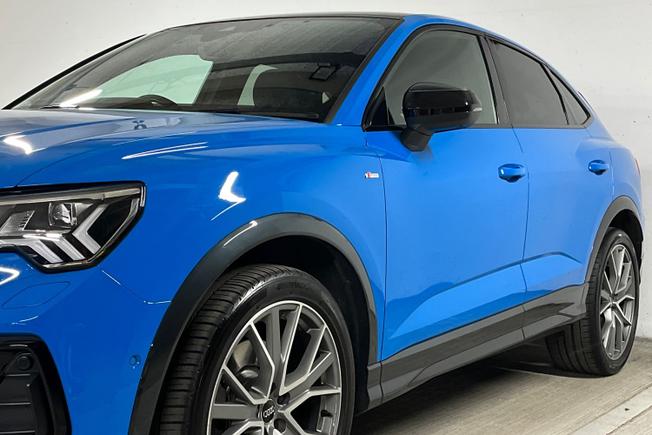 AUDI Q3 Photo 32
