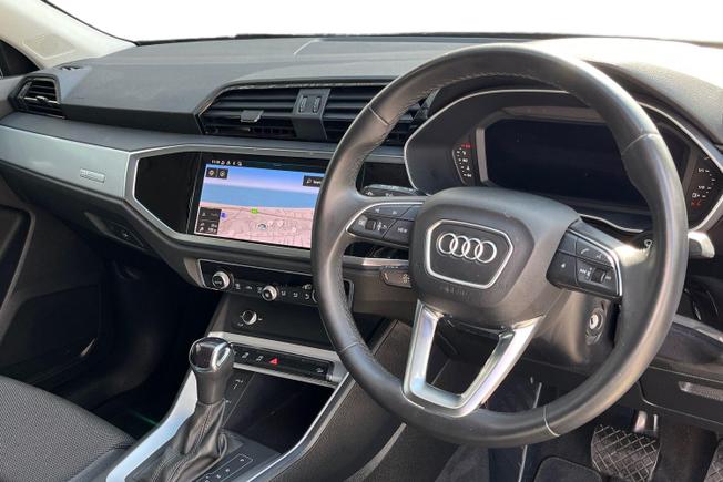 AUDI Q3 Photo 6