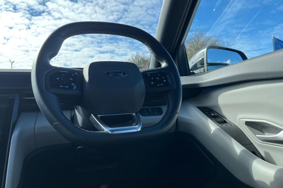 Ford Explorer Photo autoimg-6980e9f375ad4dfa5fa0b4195fe67795bb7b6bd9.jpg