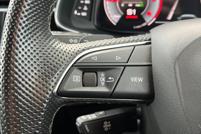 AUDI Q7 Photo 16