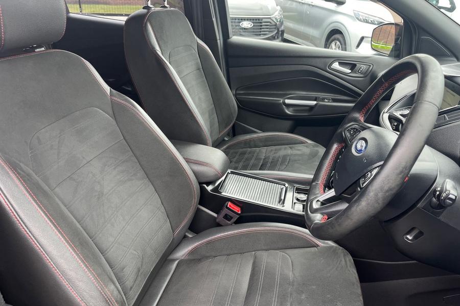 Ford KUGA Photo autoimg-69847de32a76b6c97288eaaa27ad43f9ce7218a1.jpg