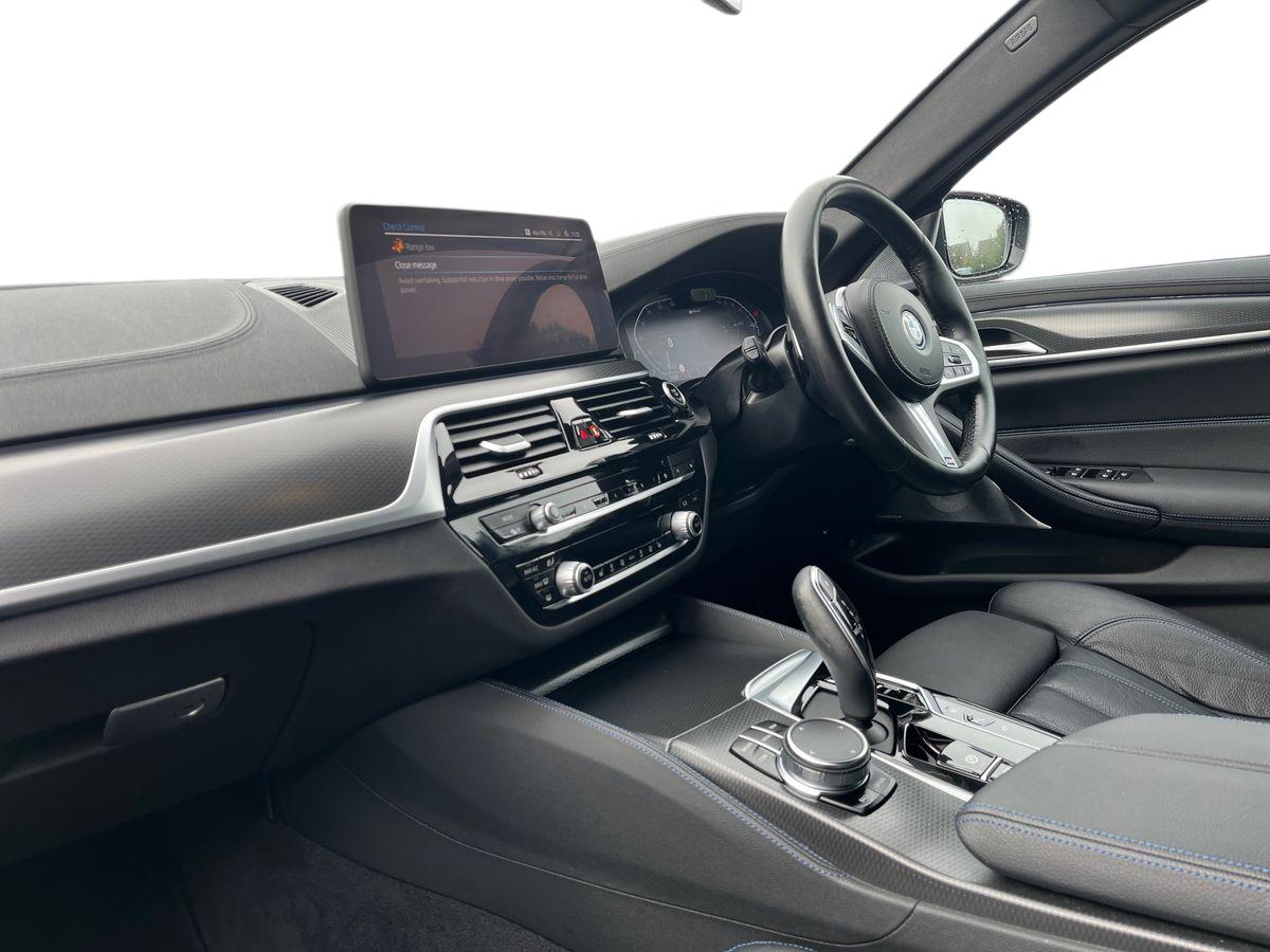 BMW 5 Series Photo 2