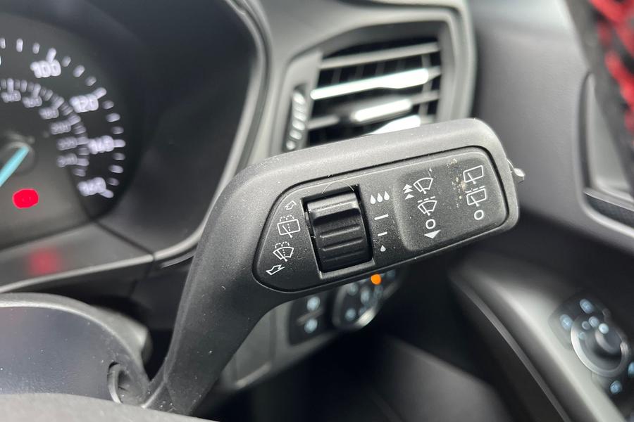 Ford FOCUS Photo autoimg-698e803a0862c3c657bebfb8d58ed75b44c37695.jpg