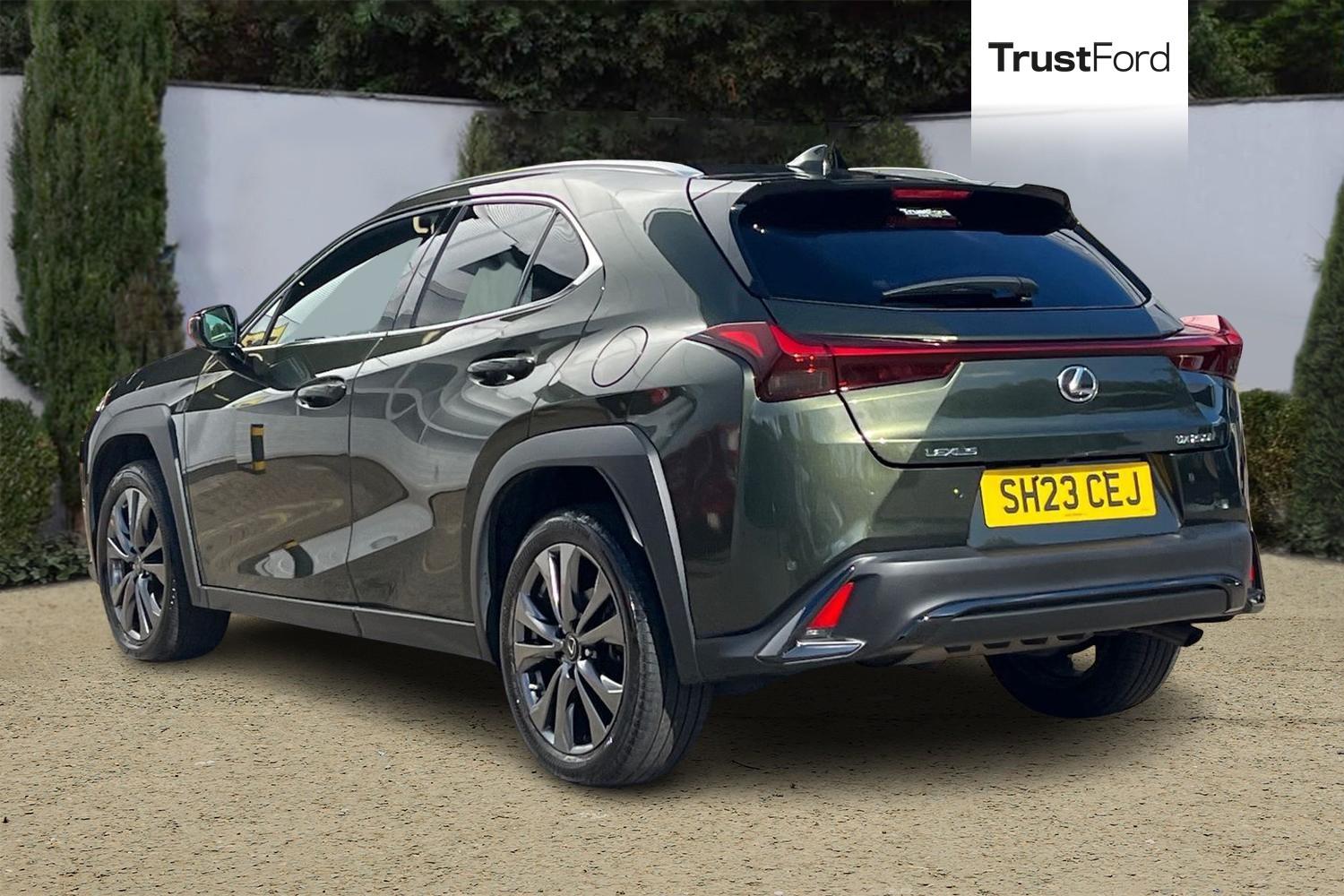 Lexus UX Photo 1