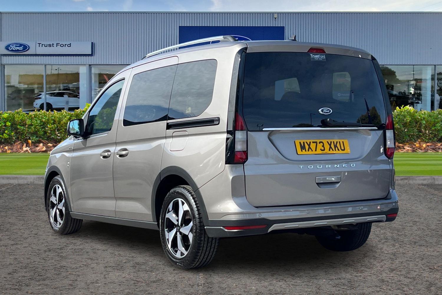 Ford TOURNEO CONNECT Photo 1