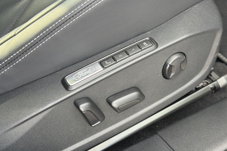 Ford EXPLORER Photo autoimg-699b8bf25726b9877bc79b2bf8c0b48216f7f938.jpg