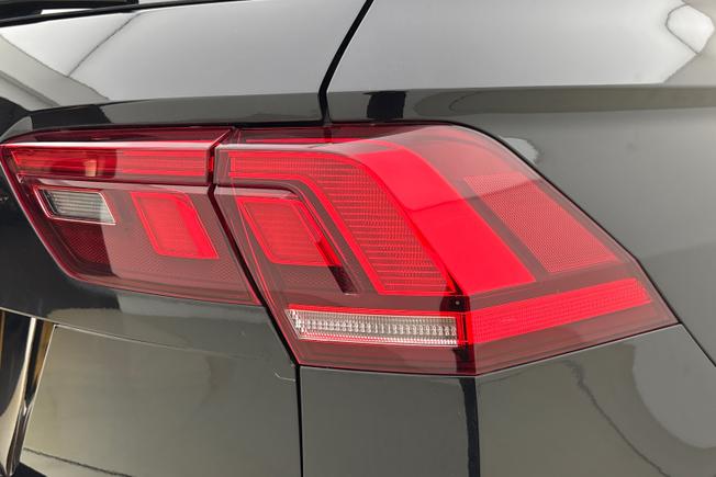 VOLKSWAGEN Tiguan Photo 18