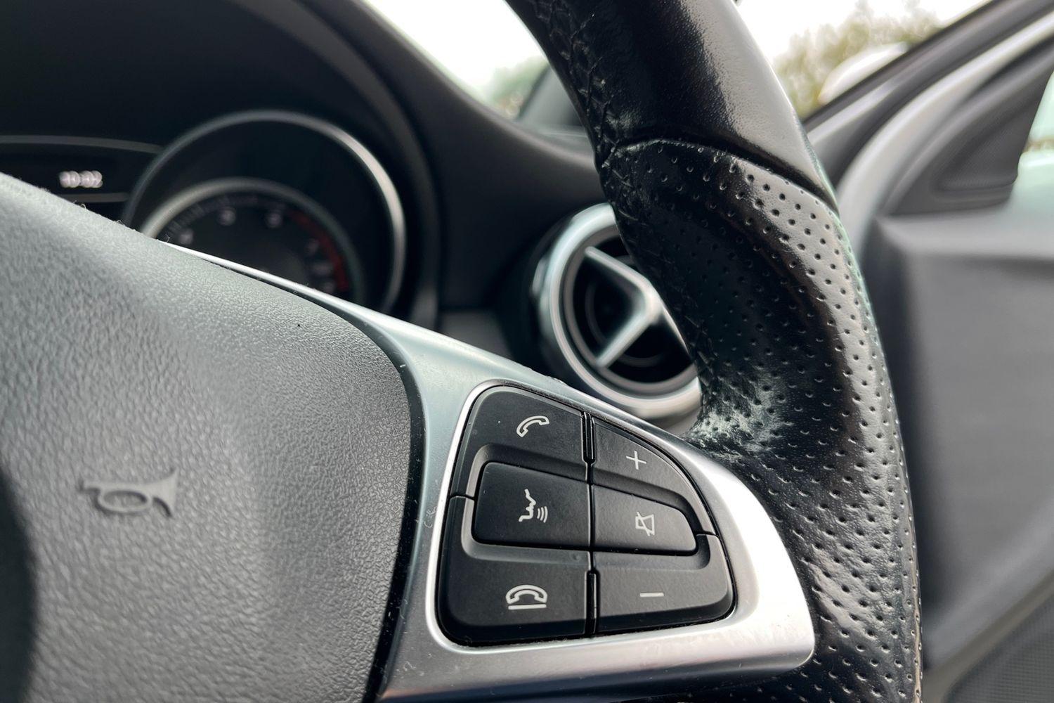 Mercedes-Benz GLA Photo 26
