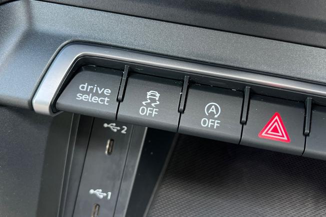 AUDI Q3 Photo 28