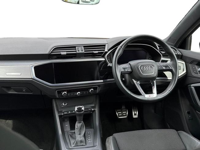 AUDI Q3 Photo 11
