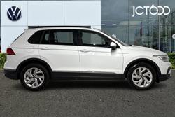 VOLKSWAGEN Tiguan Photo 4