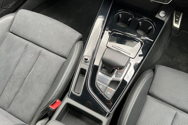 Audi A4 Photo 23