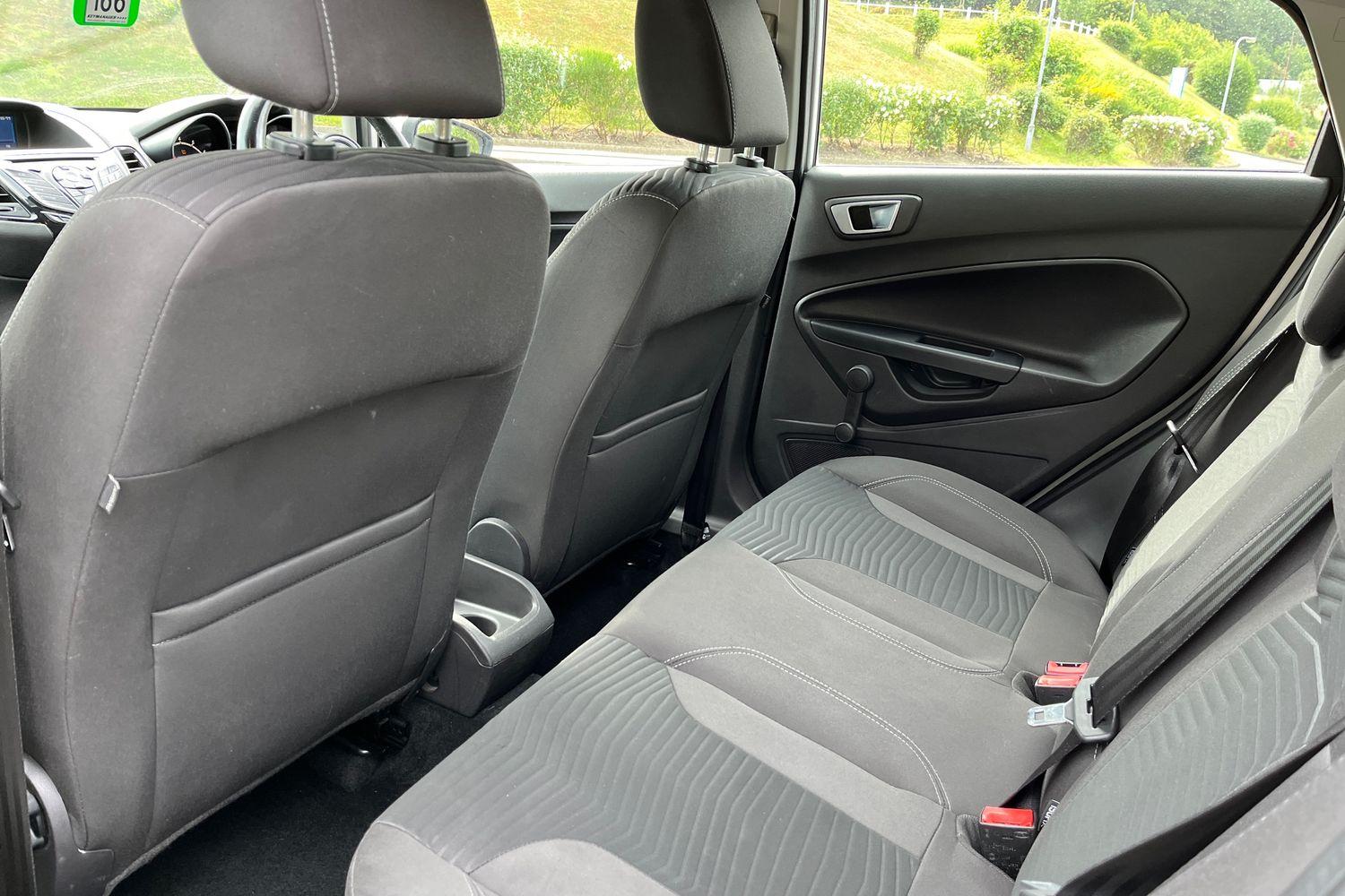Ford FIESTA Photo 35