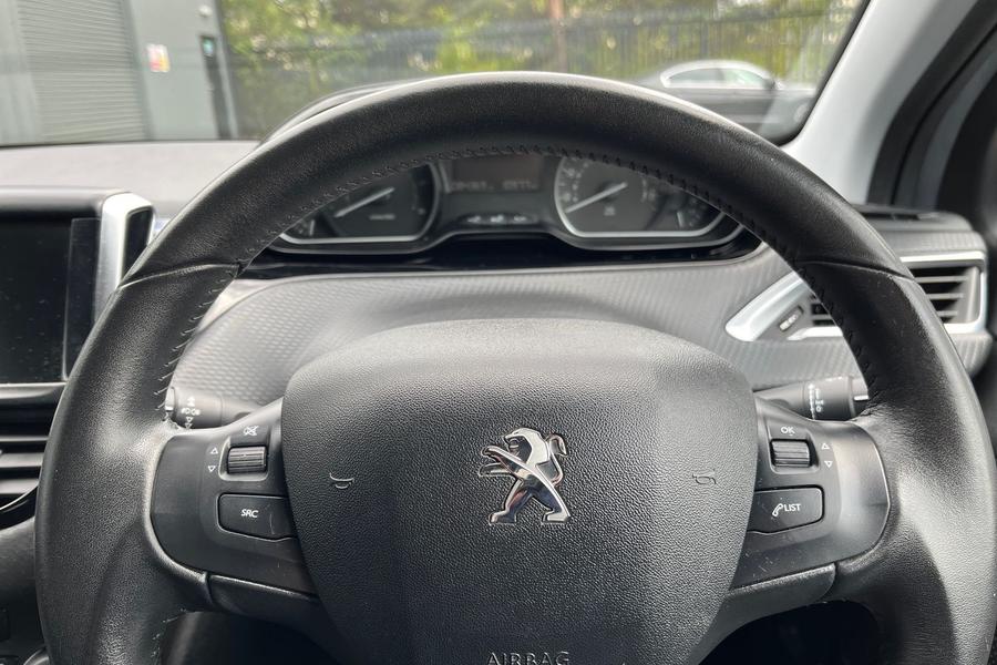 Peugeot 208 Photo autoimg-69ba0aafae36a1378fc273b94293dea4dc396d2c.jpg