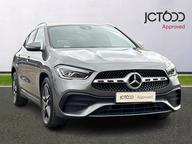 Mercedes-Benz GLA Photo 1