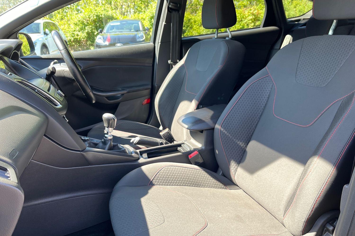 Ford FOCUS Photo 18