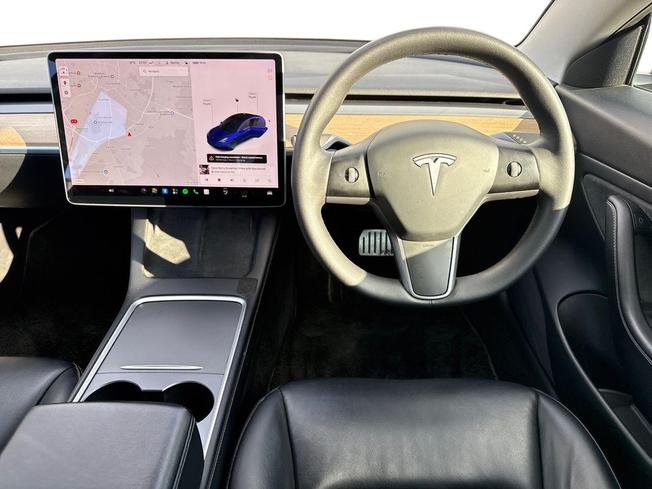 TESLA Model 3 Photo 11