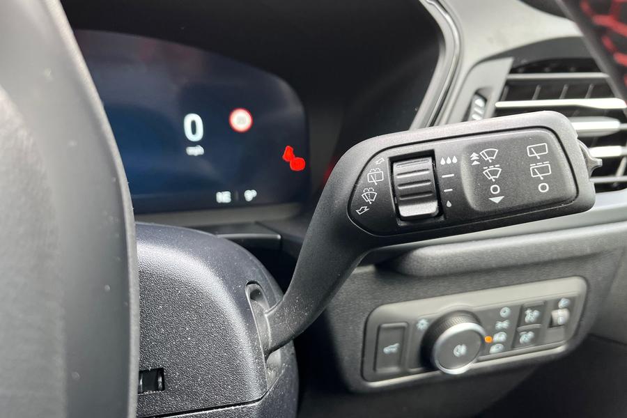 Ford KUGA Photo autoimg-69d7ce3a9b720f5e51cbc510a521b45b1a6e38b7.jpg