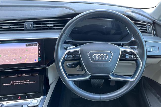 AUDI e-tron Photo 11