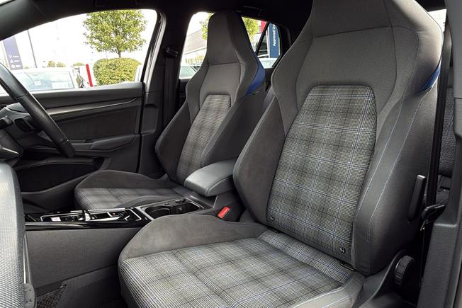 VOLKSWAGEN Golf Photo 21