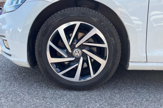Volkswagen Golf Photo autoimg-69fe1beadd4138adec9f790a9b50420d292fff37.jpg