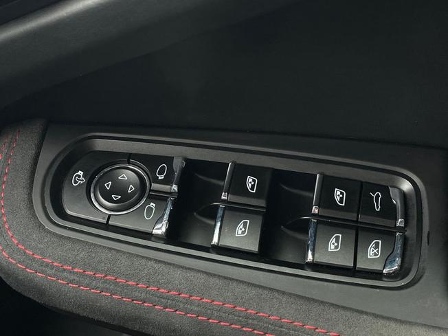 PORSCHE Macan Photo 36