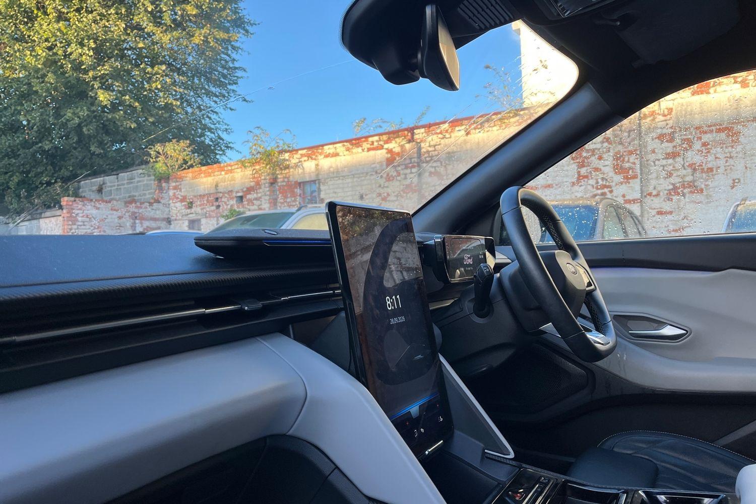 Ford EXPLORER Photo 17