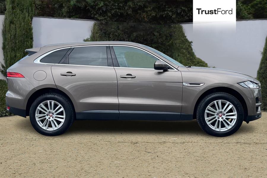 Jaguar F-PACE Photo autoimg-6a1149926bd2983bc0950b83bf5d1b47eb3a2f35.jpg