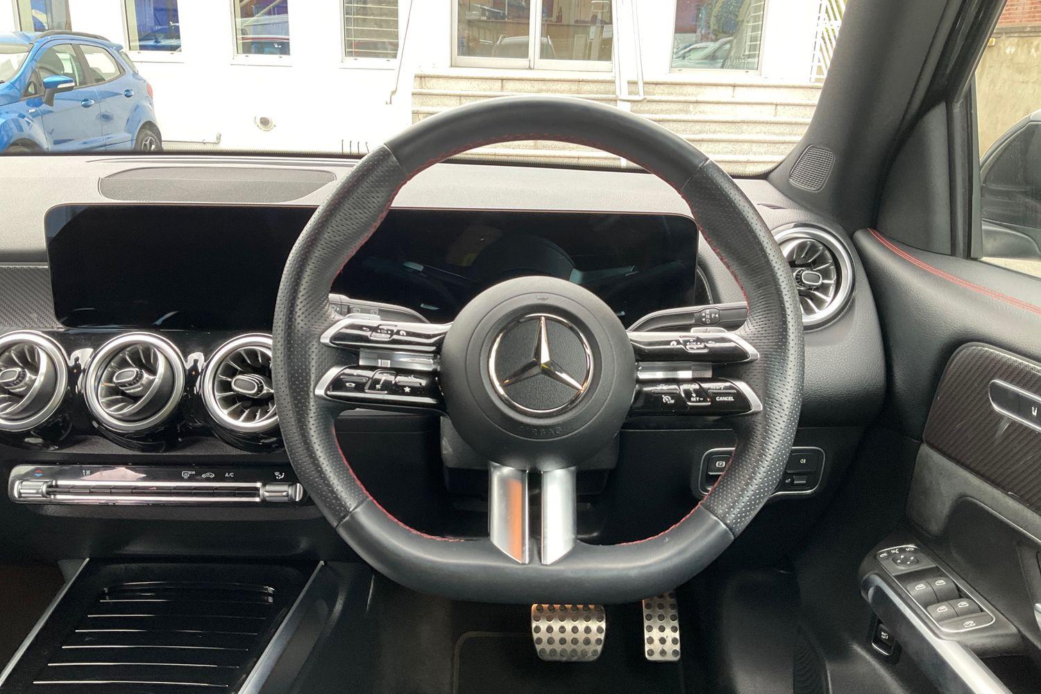 Mercedes-Benz GLB Photo 11