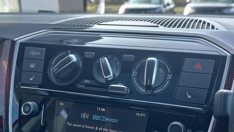 Used Volkswagen up! DL17WFK 14