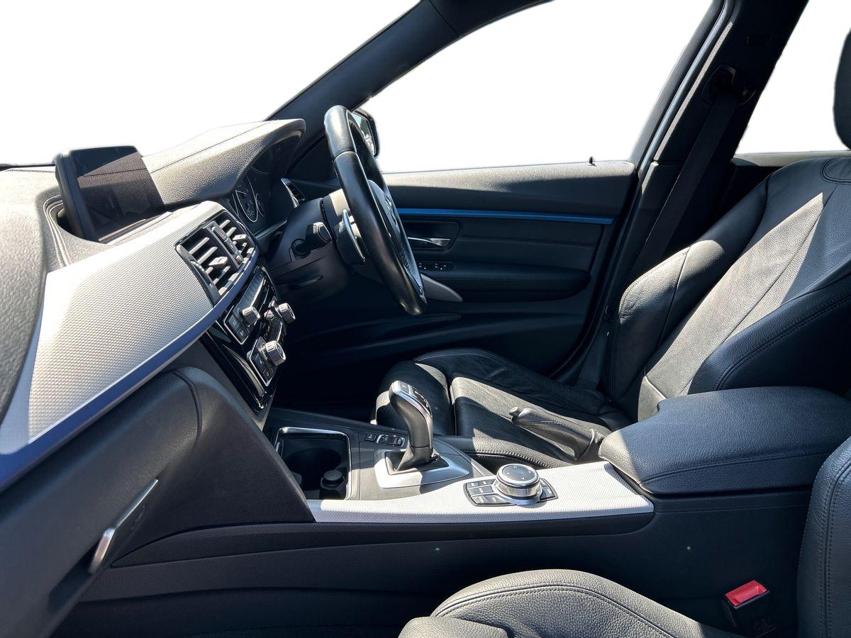 BMW 3 Series Photo 2